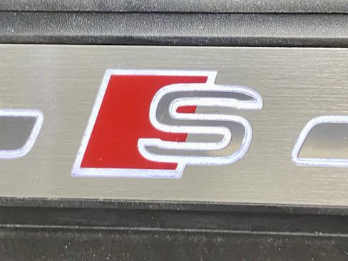 Used 2018 Audi SQ5 Prestige w/ Prestige Package AWD/4WD image 17