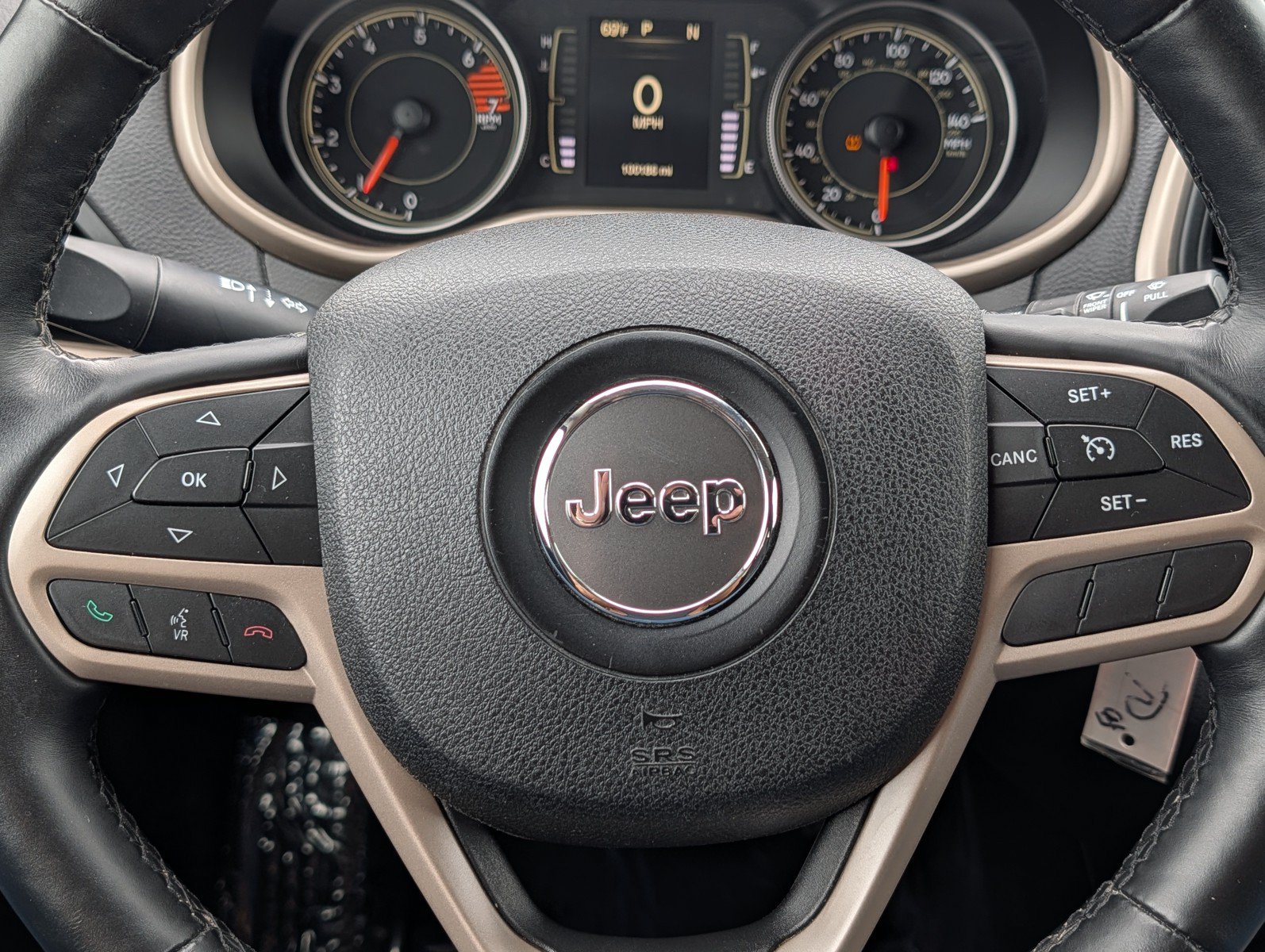 Used 2017 Jeep Cherokee Latitude w/ Cold Weather Group AWD/4WD image 24