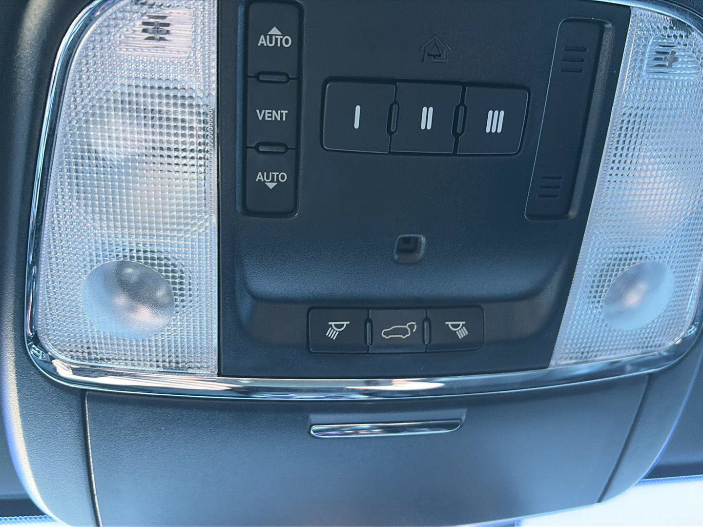 Used 2019 Jeep Grand Cherokee Altitude AWD/4WD image 17