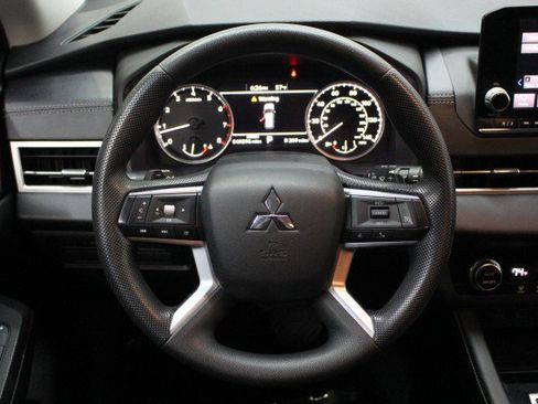 Used 2022 Mitsubishi Outlander ES image 26