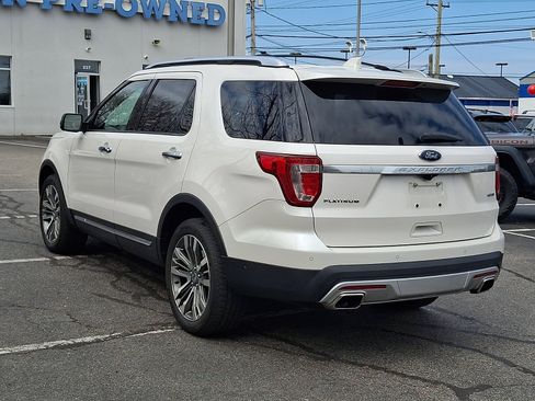 Used 2017 Ford Explorer Platinum image 3