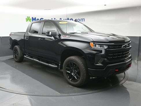 Used 2025 Chevrolet Silverado 1500 LT Trail Boss w/ Convenience Package II AWD/4WD image 2
