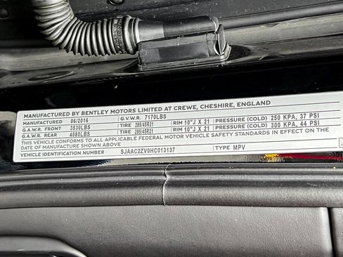 Used 2017 Bentley Bentayga image 28