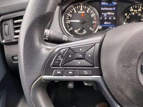 Used 2020 Nissan Rogue Sport S image 18