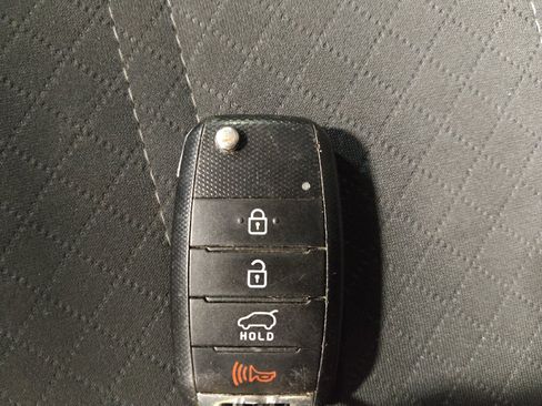 Used 2018 Kia Sorento FWD V6 image 32
