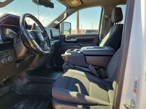 Used 2024 Chevrolet Silverado 2500 LT w/ Convenience Package image 19