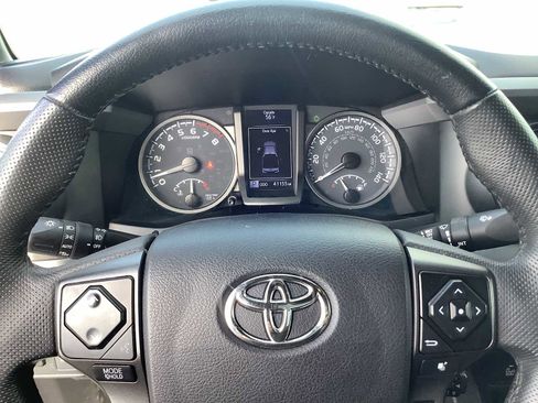 Used 2022 Toyota Tacoma TRD Sport w/ Technology Package image 16