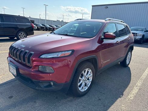 Used 2014 Jeep Cherokee Latitude w/ Comfort/Convenience Group AWD/4WD image 3