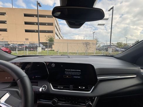 Used 2025 Chevrolet Equinox LT image 31