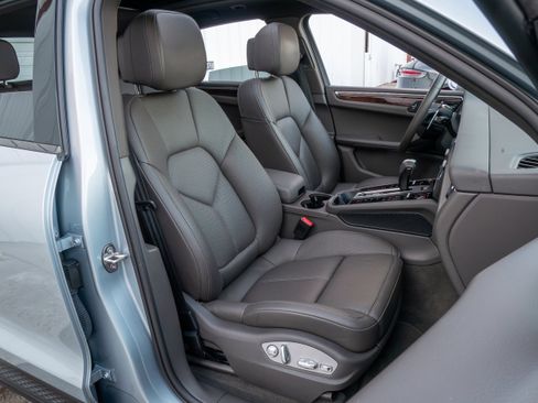 Used 2023 Porsche Macan image 34