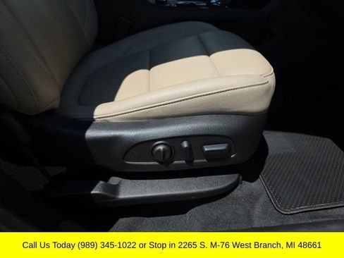 Used 2023 Chevrolet Traverse LT w/ LT Premium Package AWD/4WD image 46