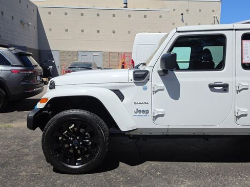 Used 2024 Jeep Wrangler Unlimited Sahara AWD/4WD image 11