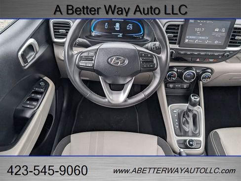 Used 2025 Hyundai Venue Limited FWD image 8