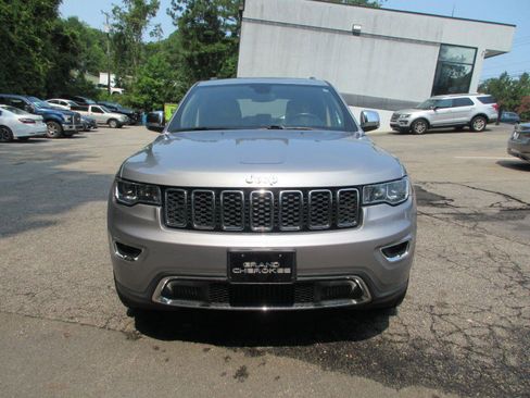 Used 2019 Jeep Grand Cherokee Limited w/ Trailer Tow Group IV AWD/4WD image 2