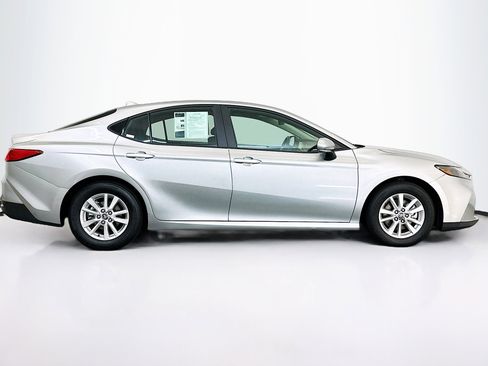 Used 2025 Toyota Camry LE image 10