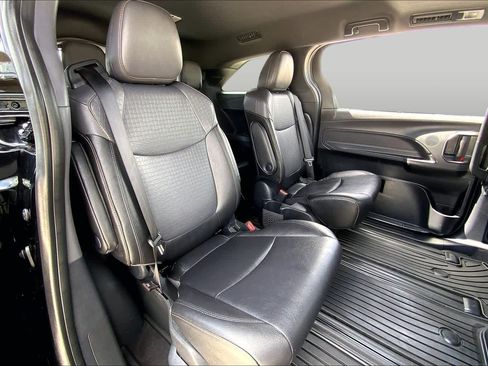 Used 2024 Toyota Sienna XLE Woodland Edition AWD/4WD image 19