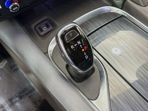 Used 2019 Buick Enclave Essence image 18