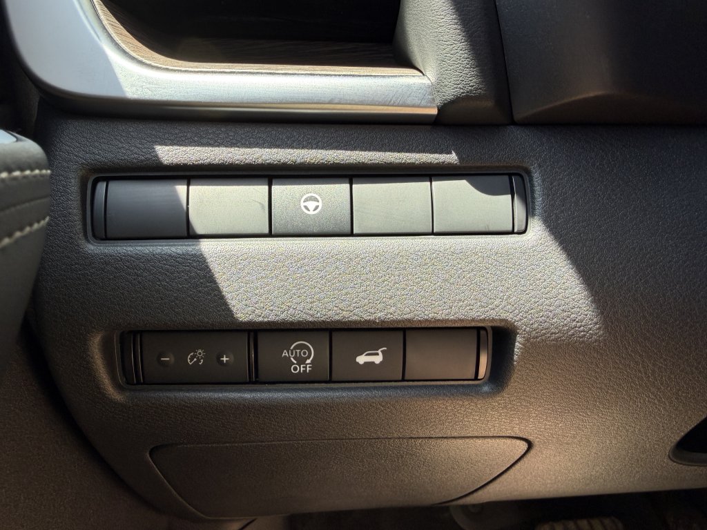Used 2024 Nissan Rogue Platinum AWD/4WD image 28