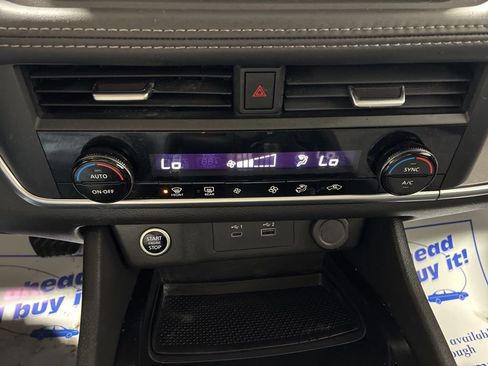 Used 2023 Nissan Rogue SV image 18