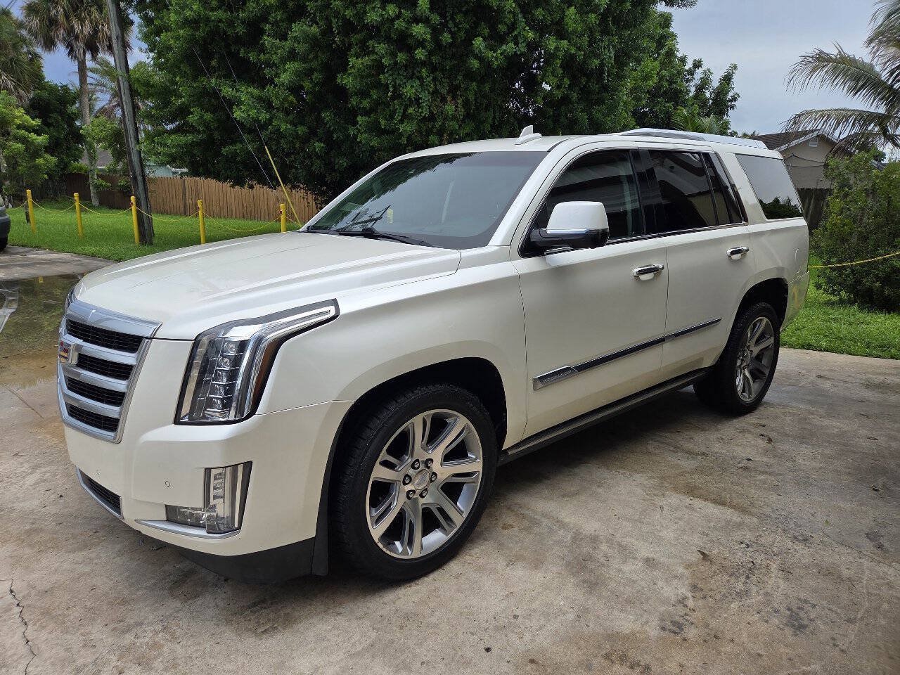 Used 2015 Cadillac Escalade Premium RWD image 4