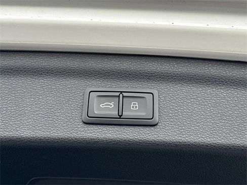 Used 2024 Audi Q3 2.0T Premium image 19