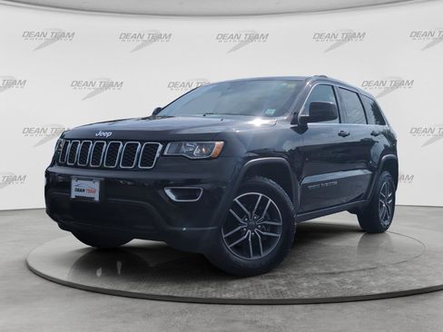 Used 2019 Jeep Grand Cherokee Laredo w/ 18" Wheel & 8.4" Radio Group AWD/4WD image 3