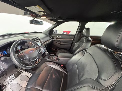 Used 2019 Ford Explorer Limited w/ Class III Trailer Tow Package AWD/4WD image 11
