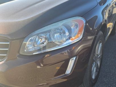 Used 2016 Volvo XC60 T6 w/ Proximity Package