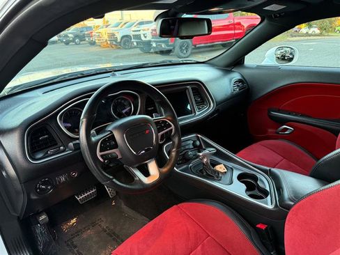 Used 2017 Dodge Challenger R/T Scat Pack w/ Leather Interior Group image 22