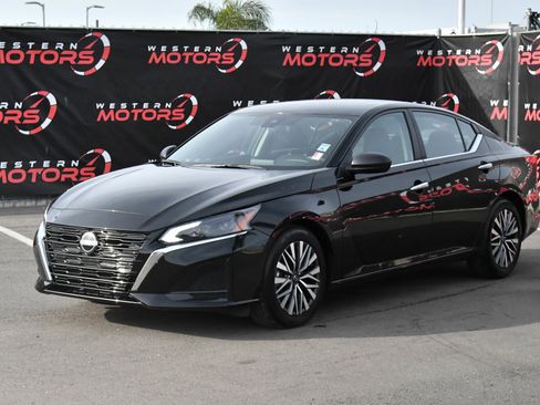 Used 2025 Nissan Altima 2.5 SV image 3