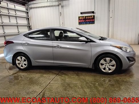 Used 2016 Hyundai Elantra SE FWD image 2