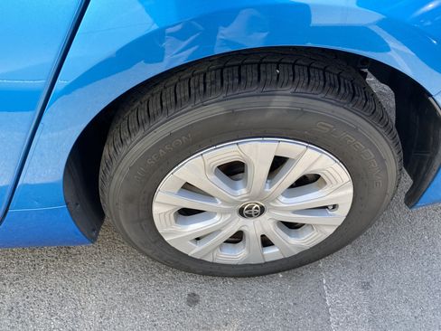 Used 2019 Toyota Prius LE w/ Carpet Mat Package FWD image 11