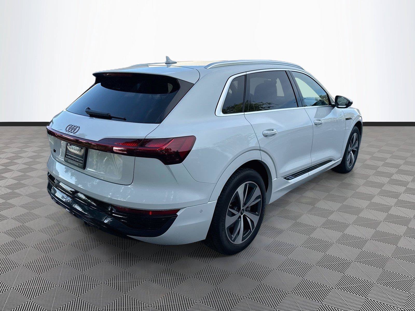 Certified 2024 Audi Q8 e-tron Premium Plus AWD/4WD image 7