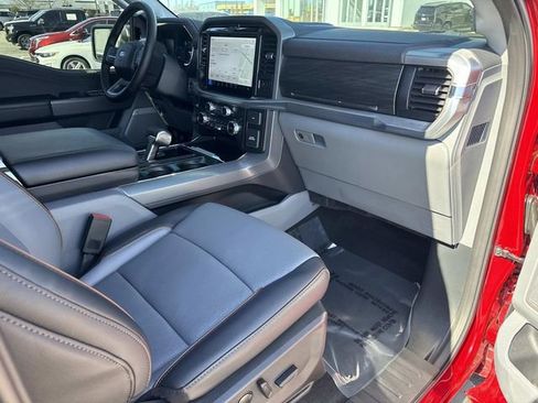 Used 2025 Ford F150 Lariat w/ Equipment Group 501A Mid image 13