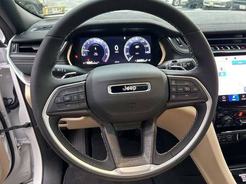 New 2025 Jeep Grand Cherokee Limited image 17
