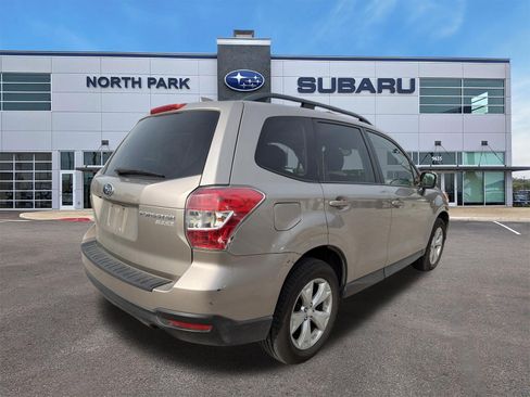 Used 2016 Subaru Forester 2.5i Premium AWD/4WD image 3
