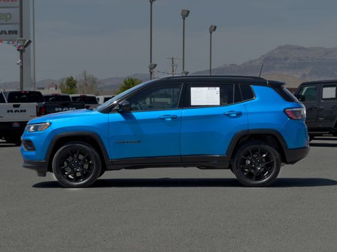 Used 2024 Jeep Compass Latitude w/ Convenience Group image 2