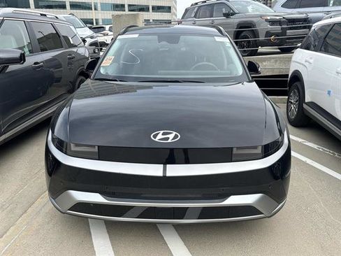 Used 2025 Hyundai Ioniq 5 SEL RWD image 2