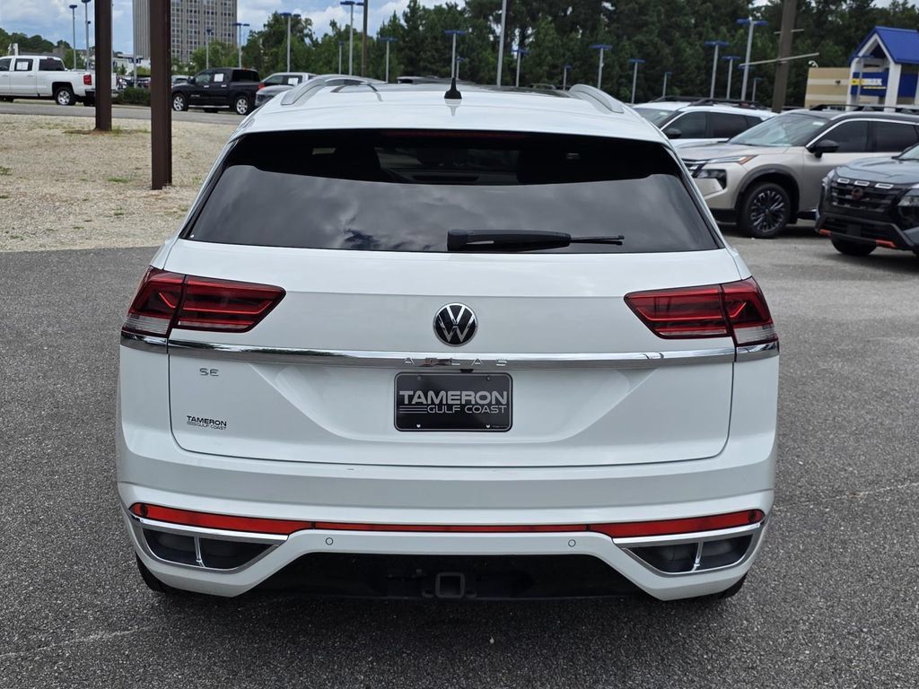 Used 2021 Volkswagen Atlas Cross Sport SE w/ Panoramic Sunroof Package FWD image 4
