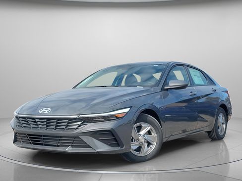 New 2026 Hyundai Elantra SE image 2
