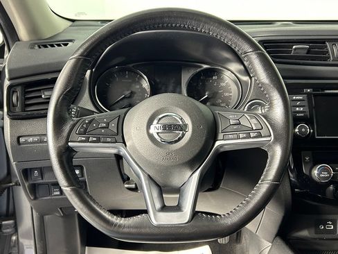Used 2018 Nissan Rogue SV AWD/4WD image 22