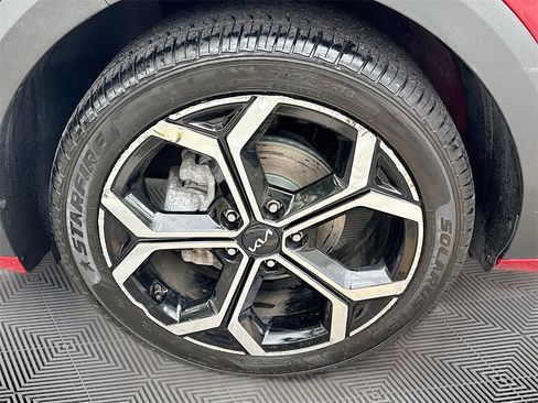 Used 2023 Kia Niro LX image 29