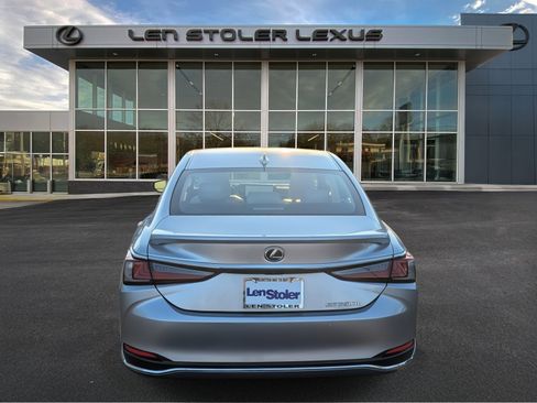 Certified 2025 Lexus ES 300h w/ Premium Package image 4