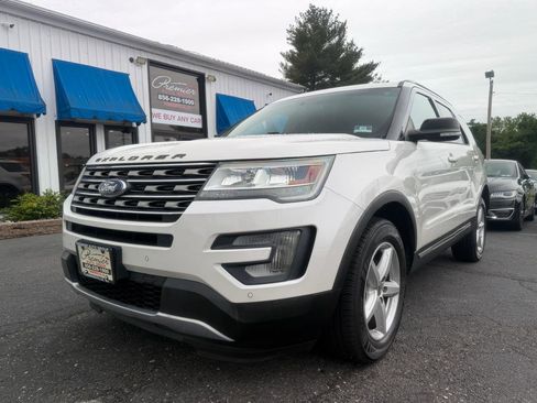 Used 2016 Ford Explorer XLT w/ Equipment Group 202A AWD/4WD image 1