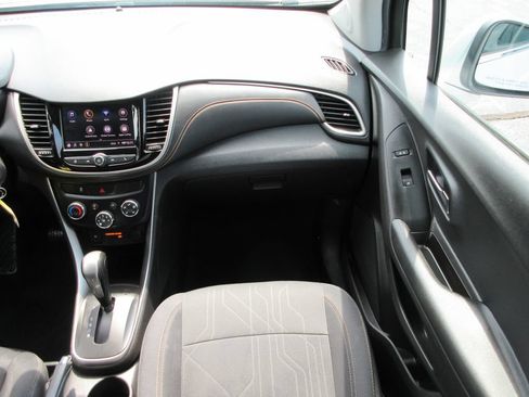 Certified 2020 Chevrolet Trax LT FWD image 17