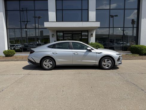 New 2026 Hyundai Sonata SE FWD image 3