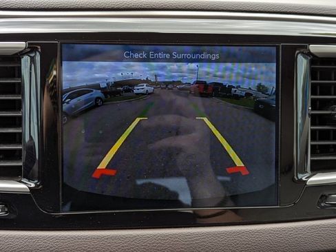 Used 2017 Chrysler Pacifica Touring-L FWD image 22