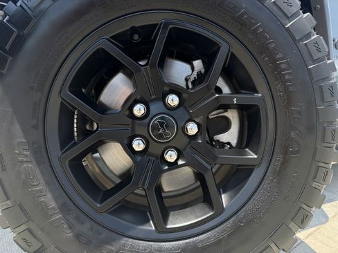 Used 2025 Jeep Gladiator Mojave AWD/4WD image 9