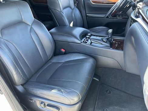 Used 2021 Lexus LX 570 4WD w/ Luxury Package image 12