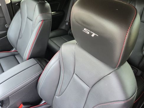 Used 2023 Buick Envision Essence w/ Technology Package I image 27